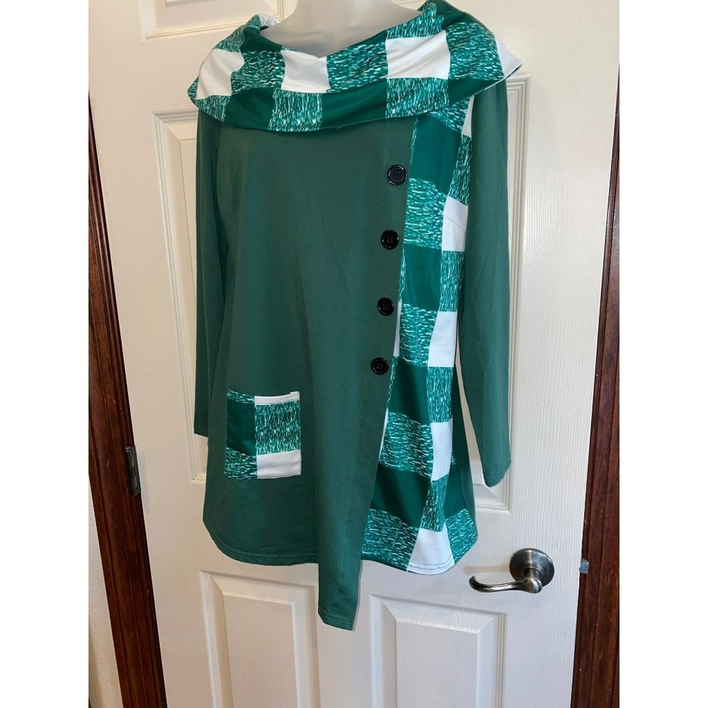 New Ladies Holiday Asymmetrical Button Front Top Size Medium